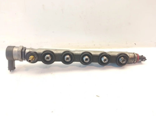 Rampa injectoare 8201040904 Renault Trafic II 2.0 DCI an fab. 2006 - 2014