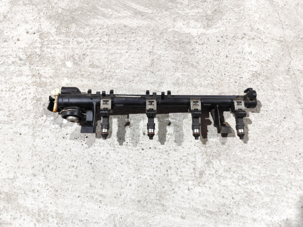 Rampa injectoare 8A6G-9H487-AA Ford Fiesta VI 1.25 benzina an fab. 2008 - 2017