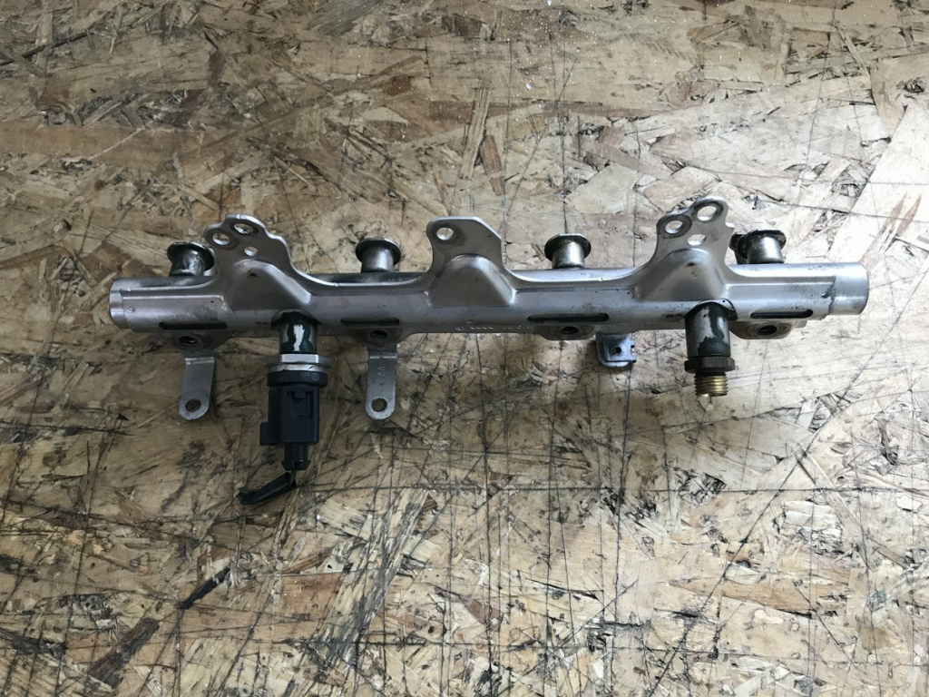 Rampa injectoare A5 2.0 tfsi quattro coupe sedan 2010 (06j133317M)