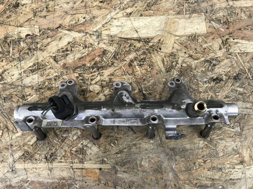 Rampa injectoare Audi A5 2.0TFSI 211cp sedan 2010 (06j133317M)