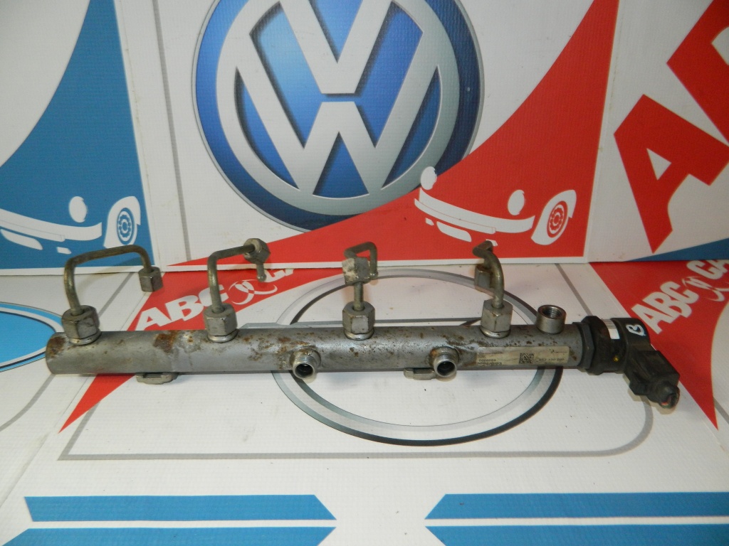 Rampa injectoare Audi A8 cu codul 057130090