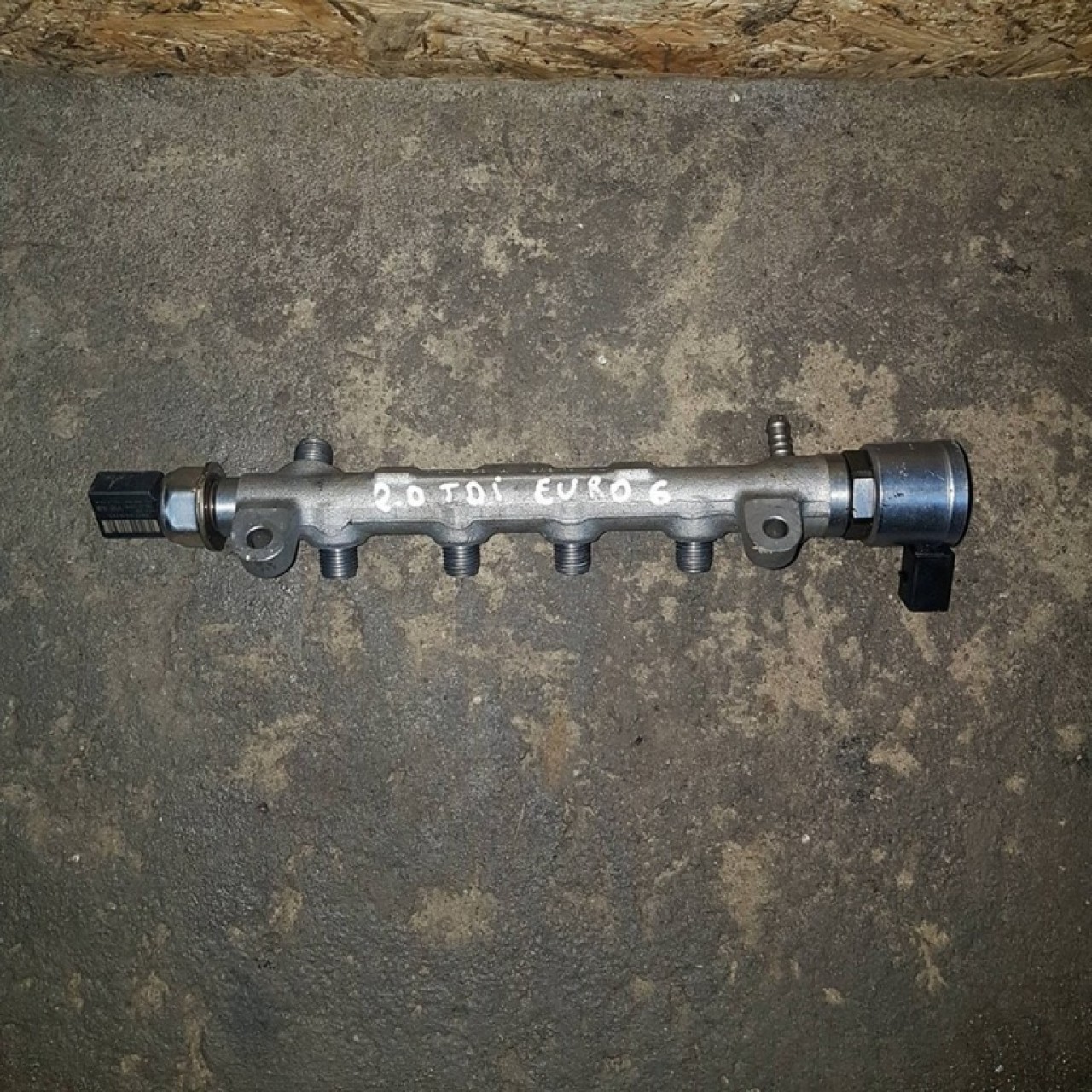 Rampa injectoare audi q5 2.0 tdi csua 150 cai cod 04l130089g 04l130764c