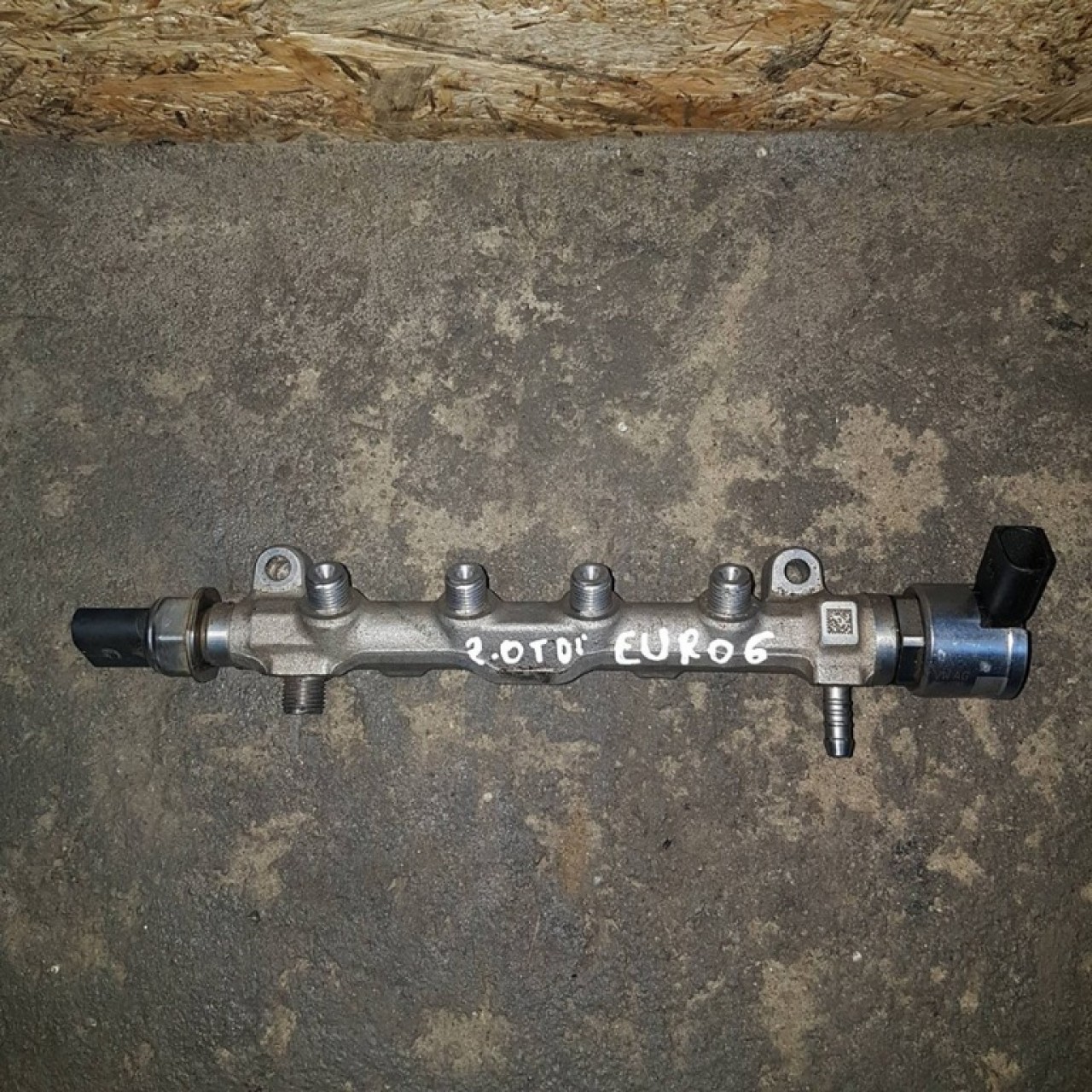 Rampa injectoare audi q5 2.0 tdi csub 136 cai cod 04l130089g 04l130764c