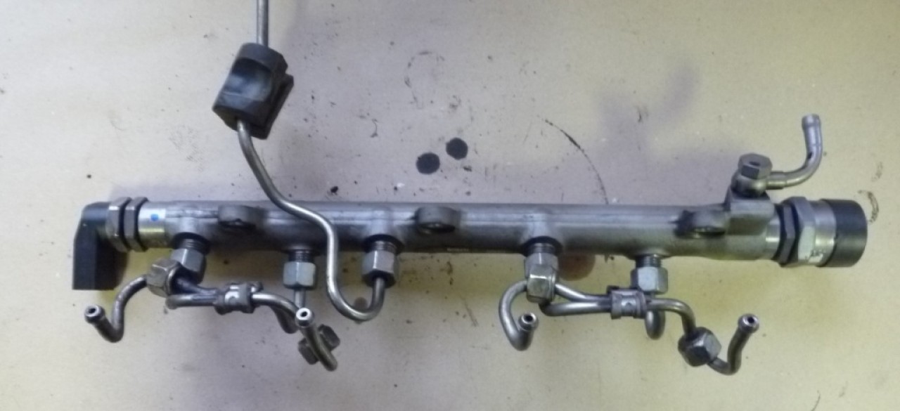 Rampa injectoare bmw e87 118d m47 cod 0445214030 7787164