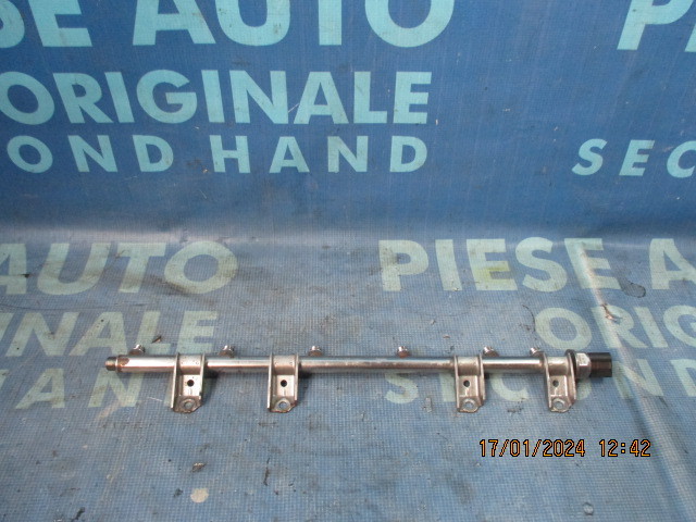 Rampa injectoare BMW E92 335xi N54B30A; 7575480 (cu senzor presiune)