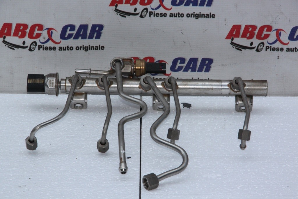 Rampa injectoare BMW Seria 3 E90/E91 2.0 Benzina cod: 13537562474-03 model 2010