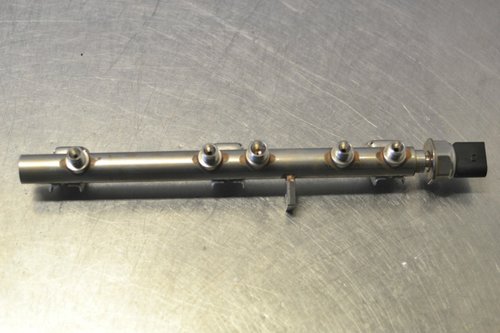 Rampa injectoare BMW seria3 E90 318i an 2010 cod 13537562474