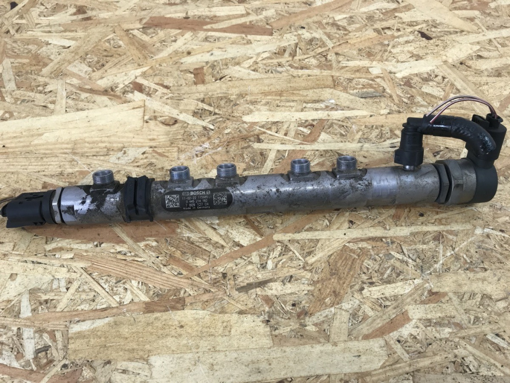 Rampa injectoare BMW X1 X-Drive suv 2009 (780912704)