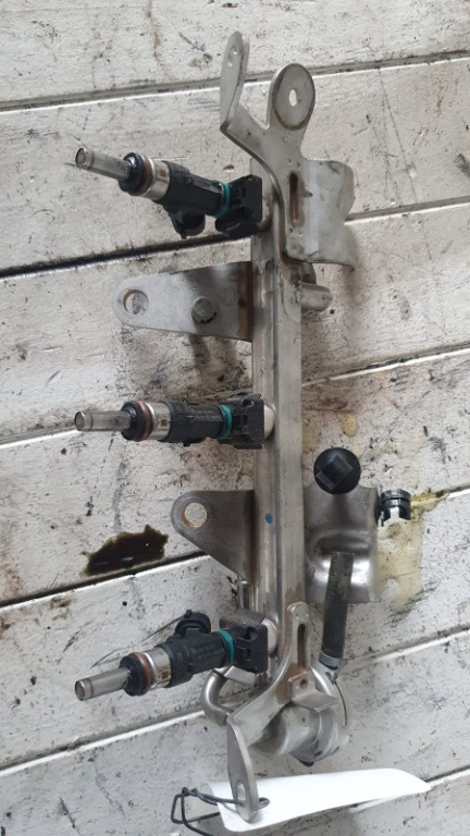 Rampa injectoare Captur 0.9 TCE an de fabricatie 2014 euro 5