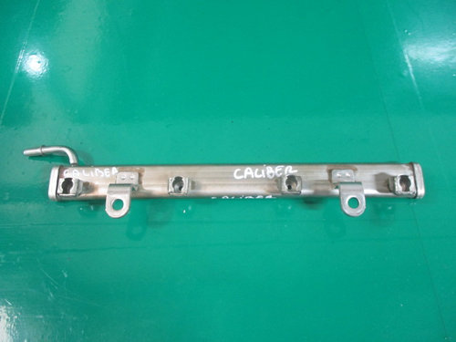 RAMPA INJECTOARE COD 04891575AA DODGE CALIBER 2.0 BENZINA FAB. 2006 – 2012 ⭐⭐⭐⭐⭐
