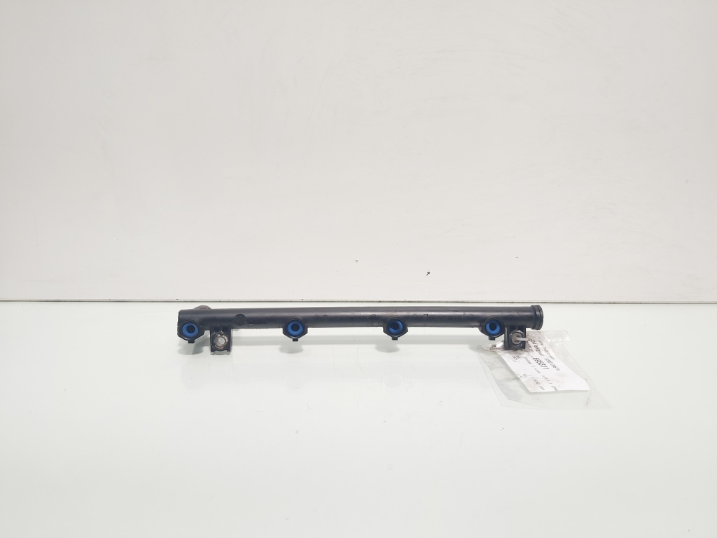 Rampa injectoare, cod 8200139674, Renault Megane 2 Combi, 1.4 benz, K4J740 (id:695311)