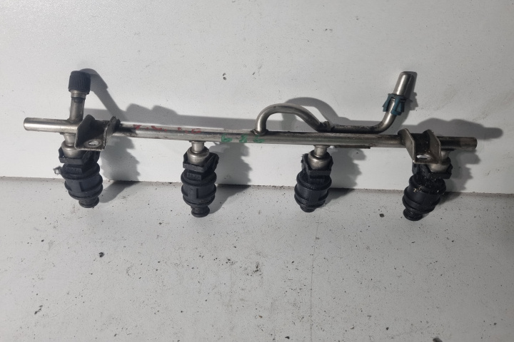 Rampa injectoare CU INJECTOARE Dacia Logan [2004 - 2008] Sedan 1.4 MT (75 hp)
