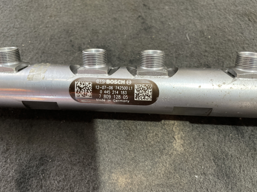 Rampa injectoare cu senzor BMW F30 sedan 2013 (780912805)