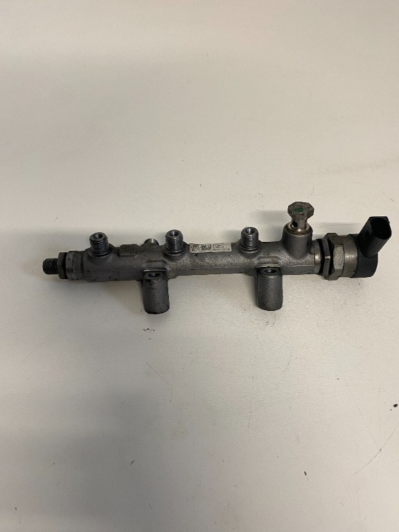 Rampa injectoare cu senzor dreapta Audi A7 3.0TDI CGQ - 059130090CN