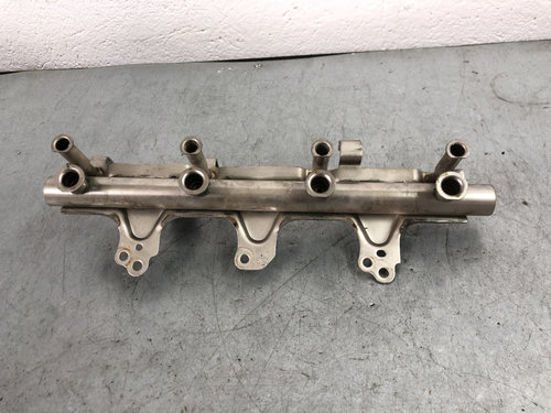Rampa injectoare cu senzor Tiguan 2.0 TSI 200 CP sedan 2009 (06J133317J)