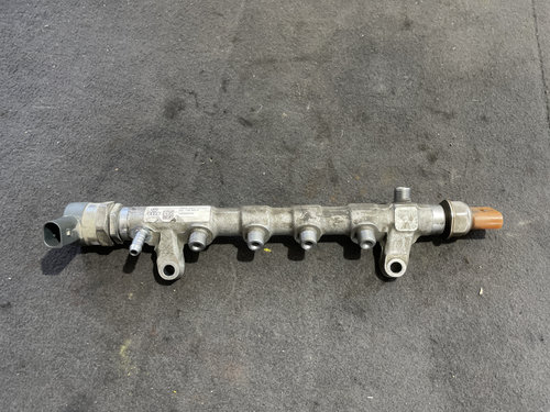 Rampa injectoare cu senzor Tiguan sedan 2014 (03L130089P)
