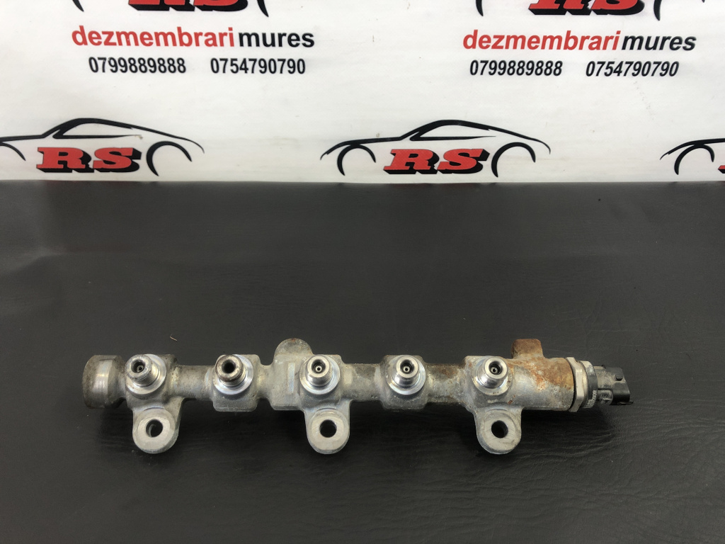 Rampa injectoare cu senzor Vivaro Trafic Primastar sedan 2011 (8200954113A)