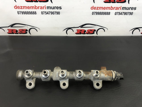 Rampa injectoare cu senzor Vivaro Trafic Primastar sedan 2011 (8200954113A)