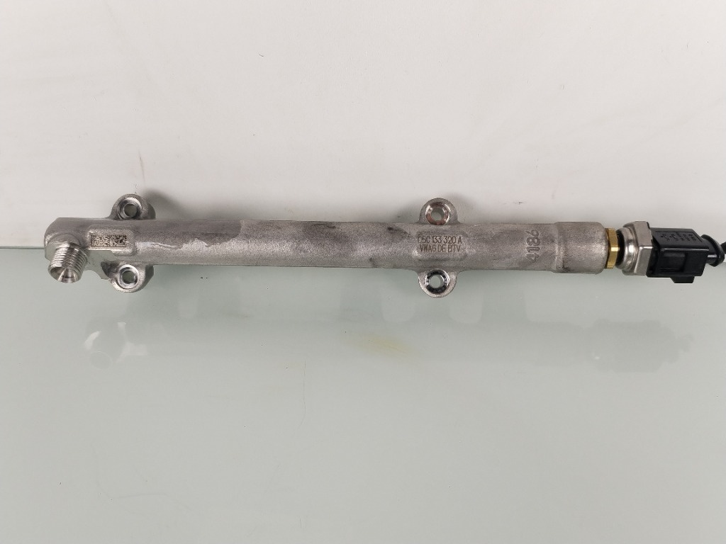 Rampa injectoare cu senzor Volkswagen Golf 8 1.0TSI DUS 05C133320A