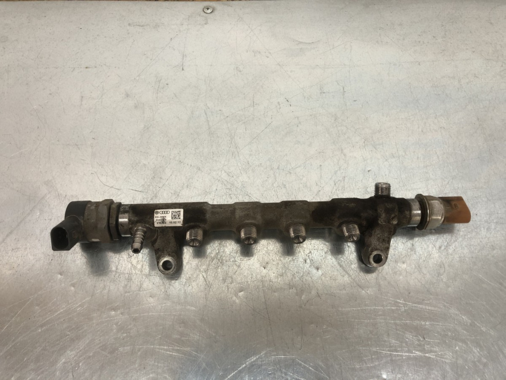 Rampa injectoare cu senzor Volkswagen Passat B7 Variant 2.0 TDI DSG Automat, 170cp sedan 2012 (03L089N)
