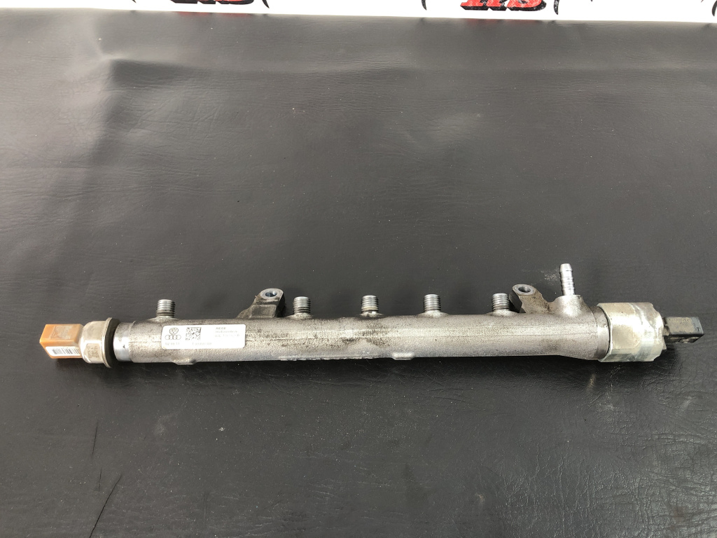 Rampa injectoare cu senzor VW Golf 6 1.6 TDI HB sedan 2012 (03L130089B)