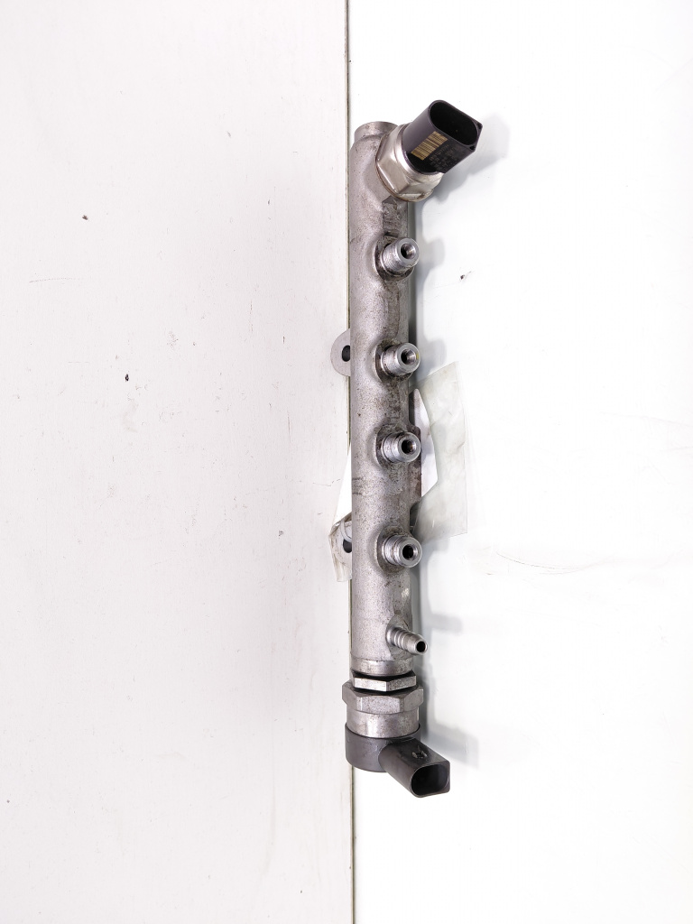 Rampa injectoare cu senzori, cod 04B130093, VW Polo (6R), 1.4 TDI, CUS (id:696725)
