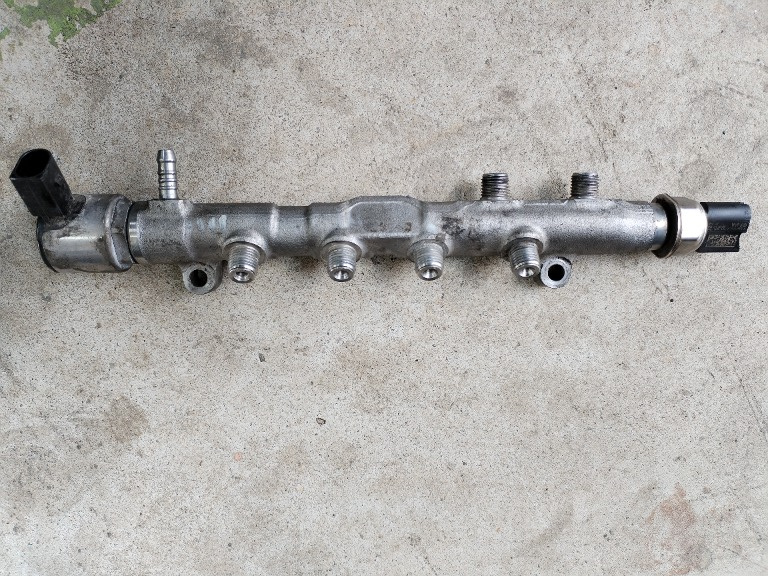 Rampa injectoare cu senzori Volkswagen Crafter 2.0TDI DAVA / Man TGE 2.0TDI