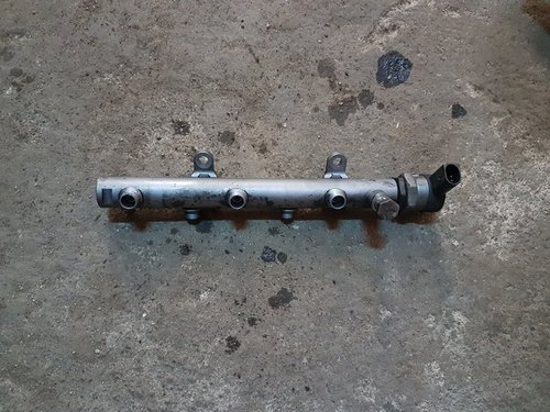 Rampa injectoare dreapta 059130090af audi a4 b7 2.7 tdi bpp 180 cai
