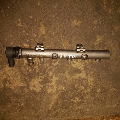 Rampa injectoare dreapta audi a8 4e 3.0 tdi asb 233 cai cod 059130090ag