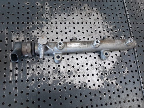 Rampa injectoare dreapta cu senzor audi a4 b8 a5 8t a6 4f q5 q7 2.7 tdi 3.0 tdi 059130090ah