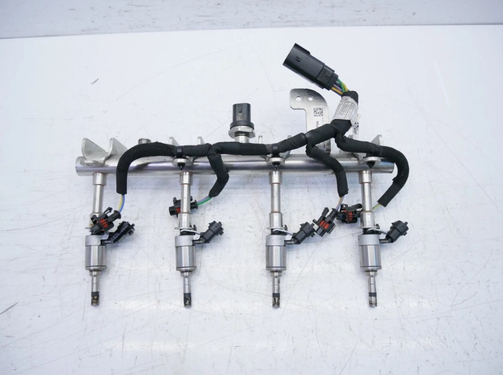 Rampa injectoare H4P3-9G774-AC Range Rover Sport 2 L494 AWD 2.0 B cod motor PT204 an fab. 2017 - 2022