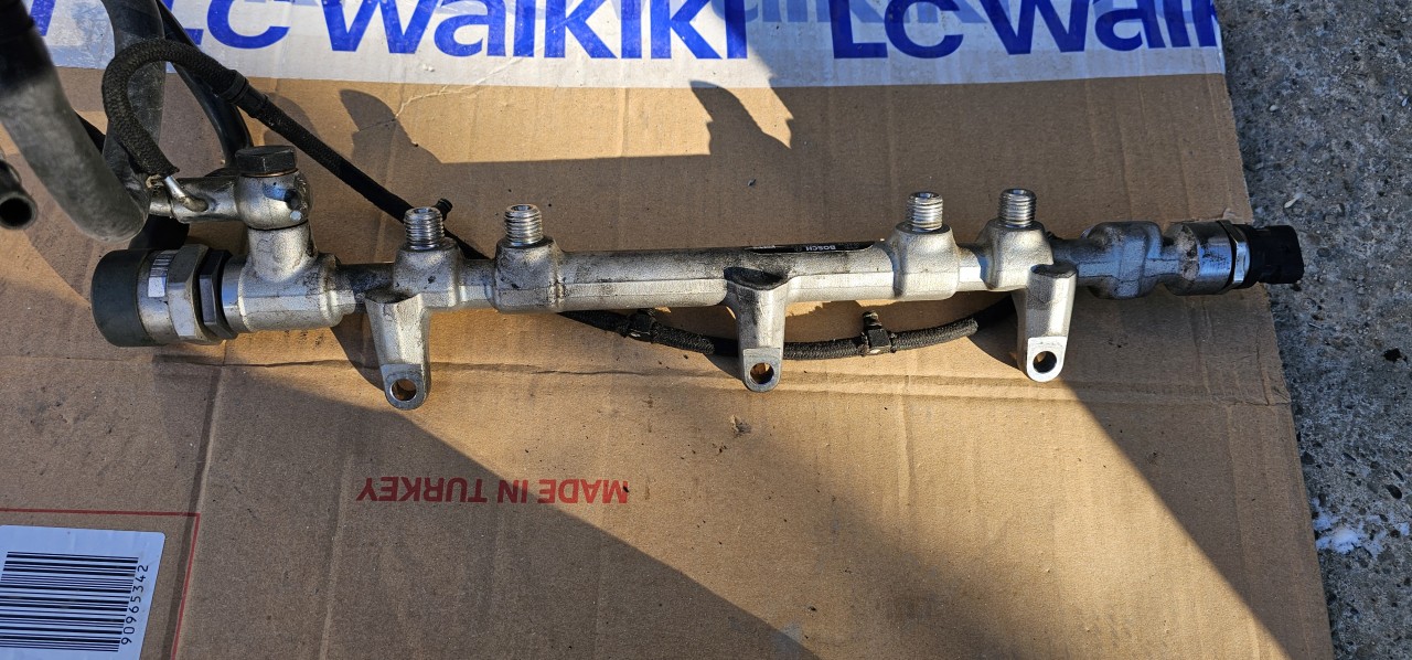 Rampa injectoare KIA Sportage Sorento 2 2.0 CRDI D4HA euro 5 2012 / 2013 2014