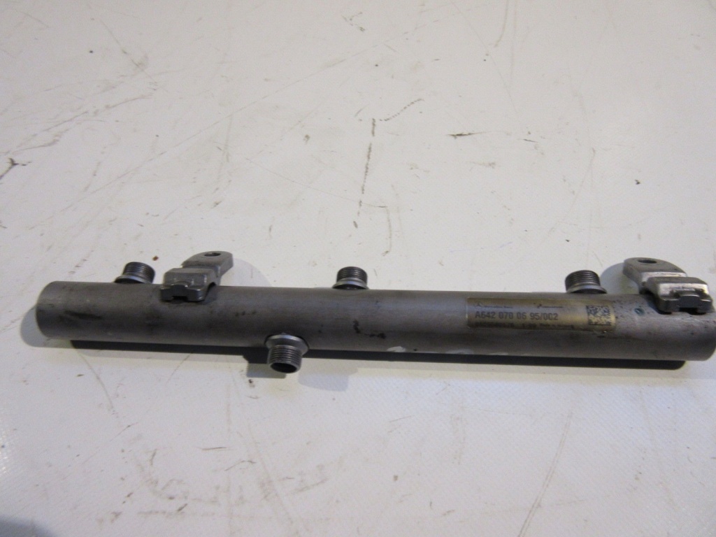 Rampa injectoare Mercedes cls320 cdi w219 A6420700695