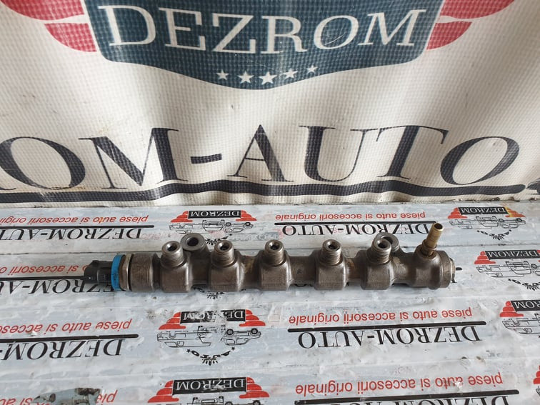 Rampa injectoare Nissan Primastar 2.5 dCi 146cp cod piesa : 0445214145