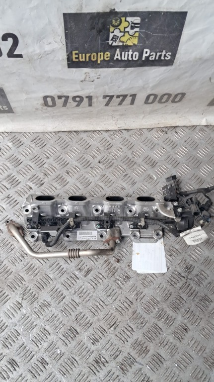 Rampa injectoare Opel Meriva 1.6 16V Z16XEP an 2006 cod 55568968