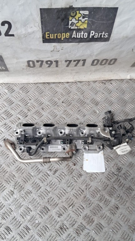 Rampa injectoare Opel Meriva 1.6 16V Z16XEP an 2006 cod 55568968