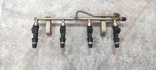 Rampa injectoare Opel Vectra B 1.6 benzina cod: 25313846