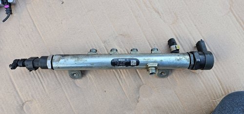 Rampa injectoare Opel Vectra C / Signum / Zafira B 1.9 CDTI Z19DTH 2003 2004 2005 2006 2007