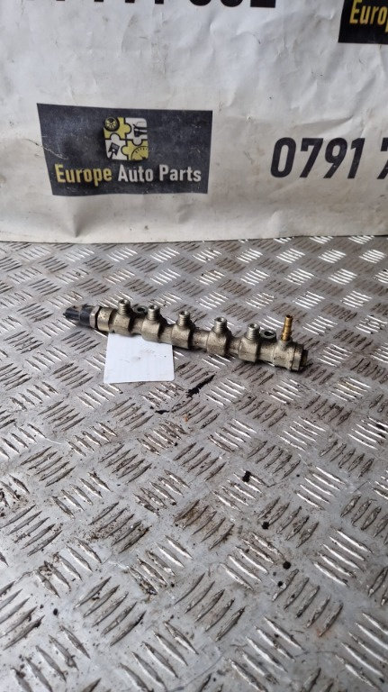Rampa injectoare Renault Master 2. 5 dci 2006 cod motor G9U750 cod 8200378703 / 0445214079