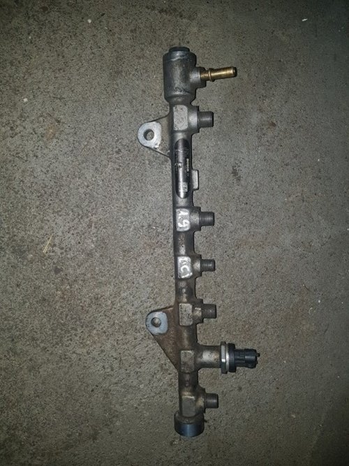Rampa injectoare renault megane 2 1.9 dci euro 4 cod 8200576687 0445214113