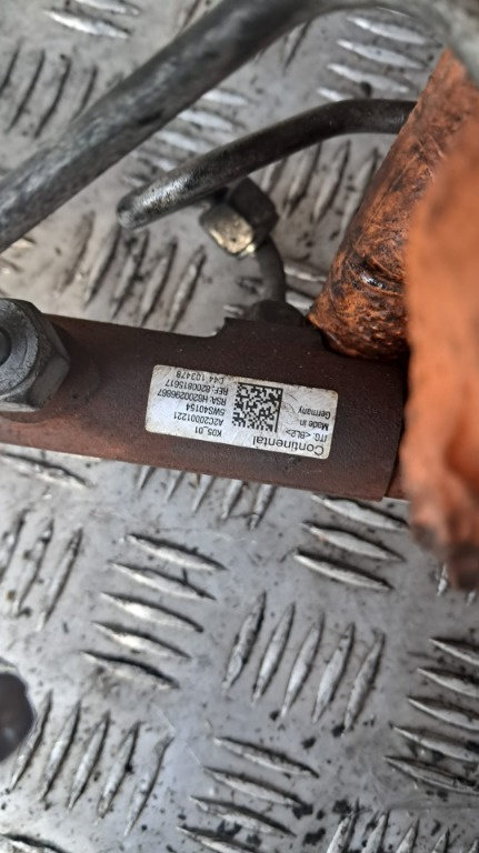 Rampa injectoare Renault Scenic 3 1.5 DCI cod motor K9K832 an 2010 cod 8200296867