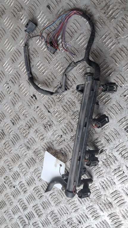 Rampa injectoare SEAT Ibiza 1.6 benzina cod motor BTS an 2009 cu 120000km rulati cod 036133320 / 03C...