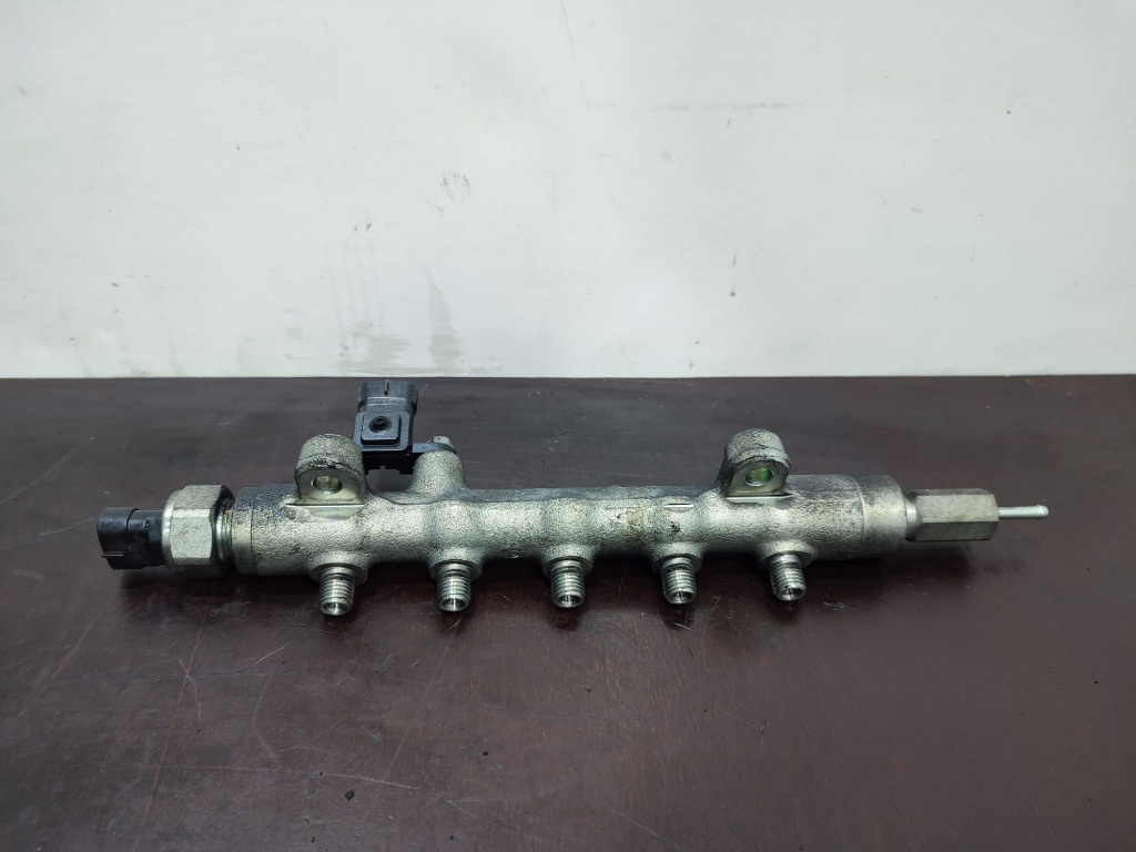 Rampa injectoare + senzor presiune Mazda 6 2.2D