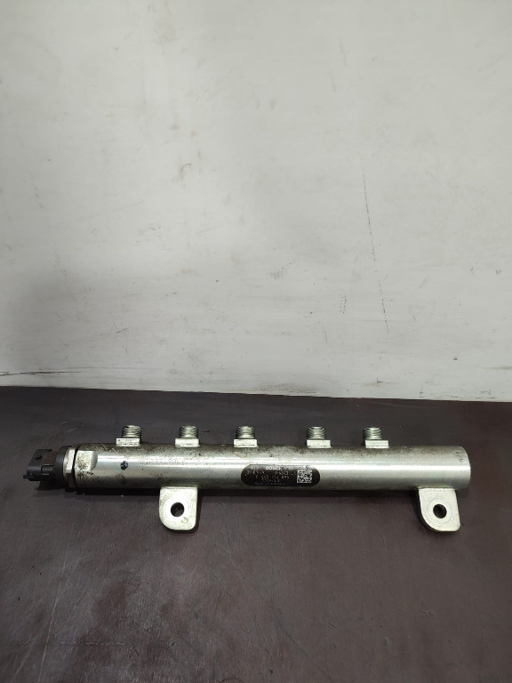 Rampa injectoare + senzor presiune Opel 1.9 CDTI 55197370, 0445214095