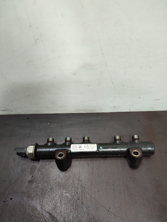 Rampa injectoare + senzor presiune Peugeot / Citroen 1.4 HDI 9685297580-02