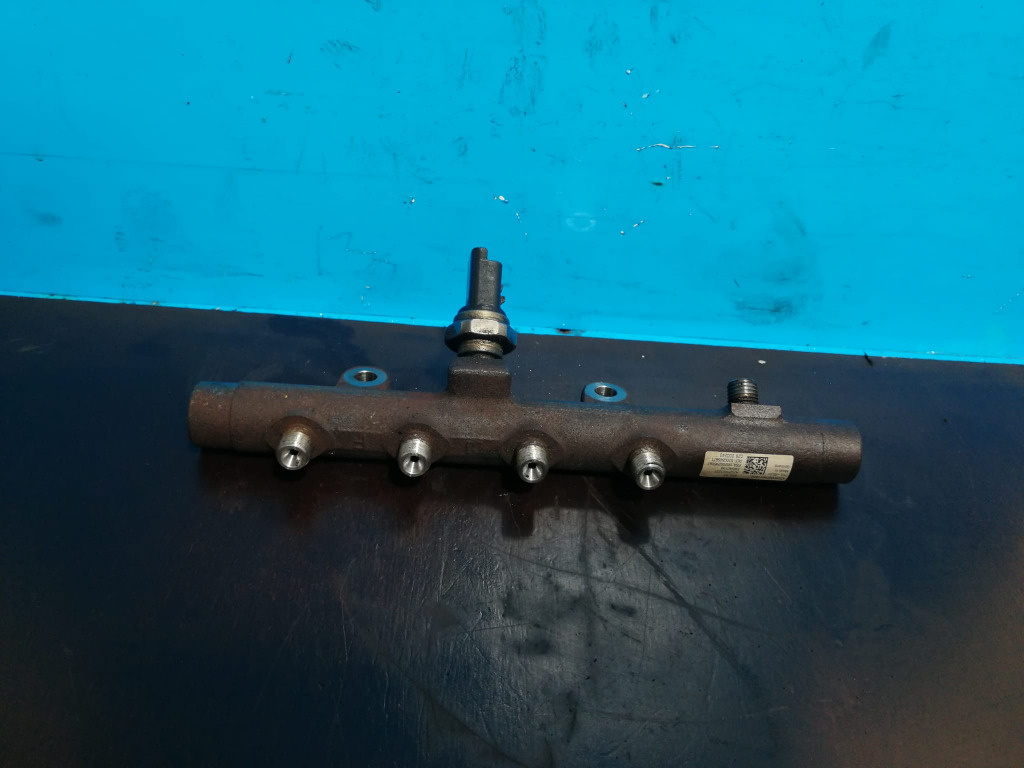 Rampa injectoare + Senzor Presiune Renault 1.5 DCI 8200296867, 8200845671