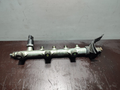 Rampa injectoare + Senzor Presiune Renault Master 2.2 DCI 8200023961, 0281002405
