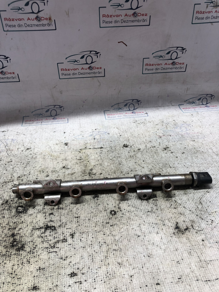 Rampa injectoare Skoda Fabia 3 1.2 Benzina 2015, 04E133320D