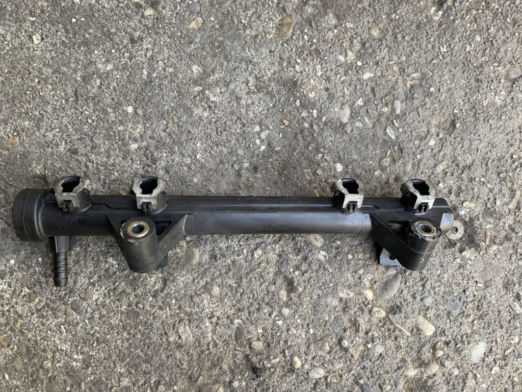 Rampa injectoare Skoda Fabia 6Y [1999 - 2004] Combi wagon 5-usi 1.4 MT (68 hp) (6Y5) MPI