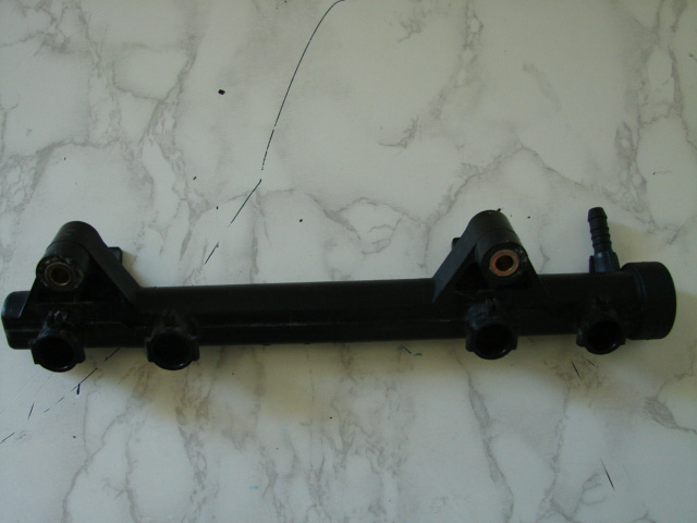 Rampa injectoare Skoda Fabia 6Y [1999 - 2004] Combi wagon 5-usi 1.4 MT (68 hp) (6Y5) MPI